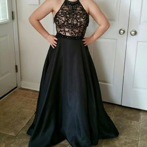 Madeline Gardner black Prom dress